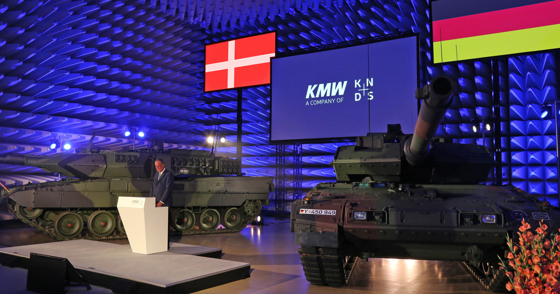 KMW-Leopard-2-A7V-Rollout-Stage