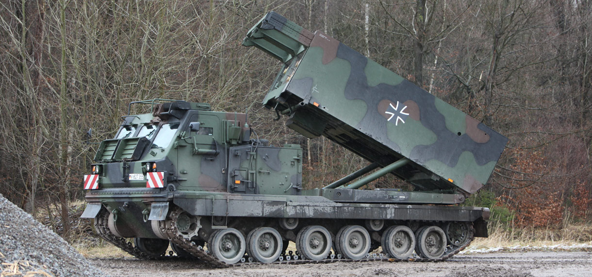 MLRS Raketenwerfer Minitank 211100401 Panzer M270 MARS Bausatz NEU & OVP 